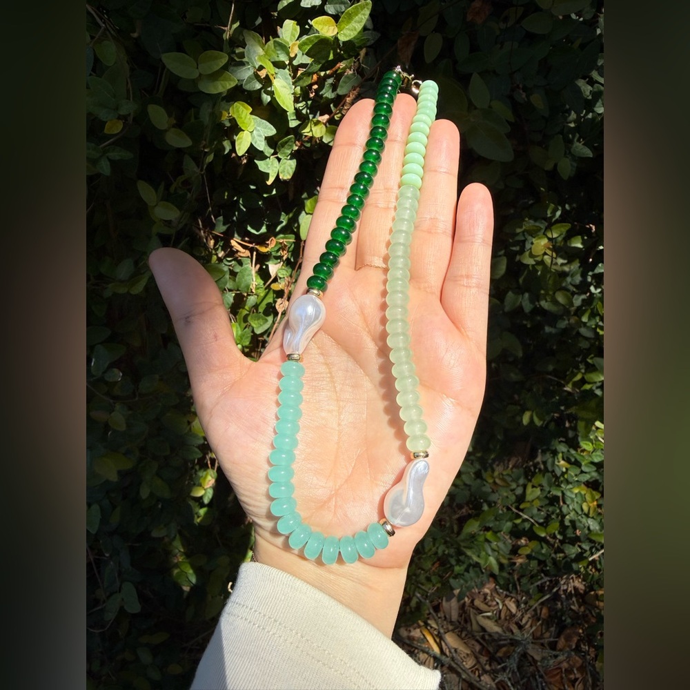 Handcrafted Green Beaded Necklace with Pearl Accents - Picture 4 of 4